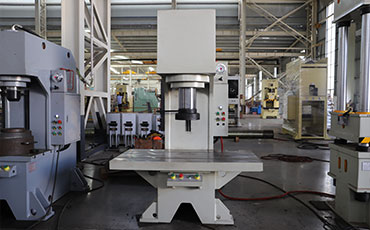 單柱液壓機(jī)的使用要點(diǎn)、安全操作與保養(yǎng)方法