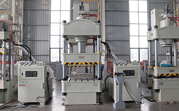 三梁四柱液壓機(jī)中過濾器使用多長時(shí)間更換？